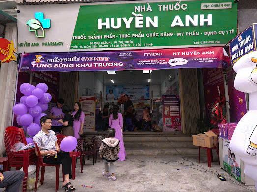 Mặt tiền Nhà thuốc Huyền Anh ngày khai trương Điểm chiều cao